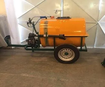 Pulvérisateur trainé 400 lts avec lance